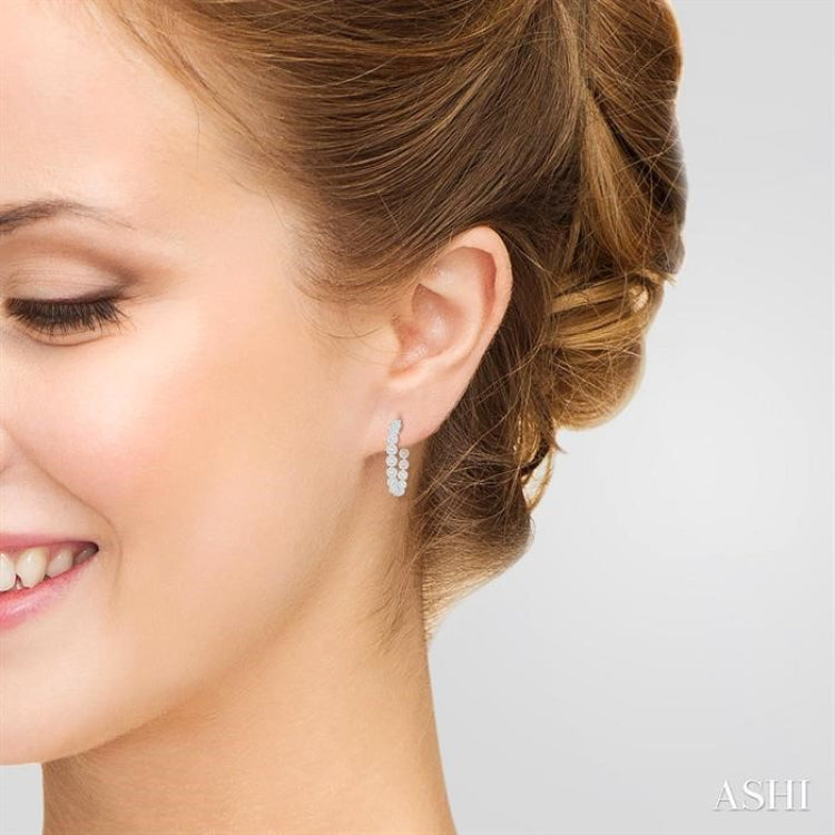 2 Ctw Circular Link Lovebright In-Out Round Cut Diamond Hoop Earring in 14K White Gold