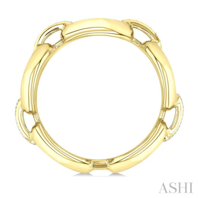 1/20 Ctw Bold Oval Link Round Cut Diamond Fashion Ring in Yellow Gold Vermeil