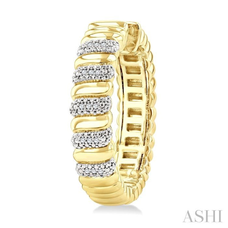 1/10 Ctw Bold Ribbed Swirl Round Cut Diamond Fashion Hoop Earring in Yellow Gold Vermeil