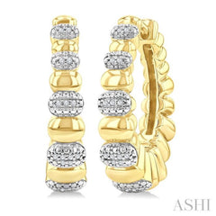 1/10 Ctw Bold Puffed Pod Rib Round Cut Diamond Fashion Hoop Earring in Yellow Gold Vermeil