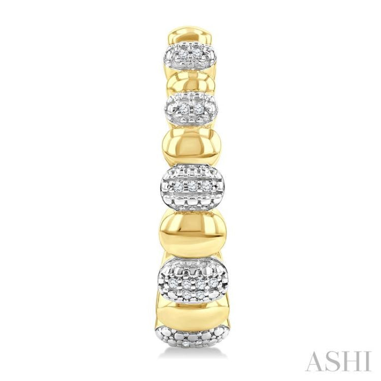 1/10 Ctw Bold Puffed Pod Rib Round Cut Diamond Fashion Hoop Earring in Yellow Gold Vermeil