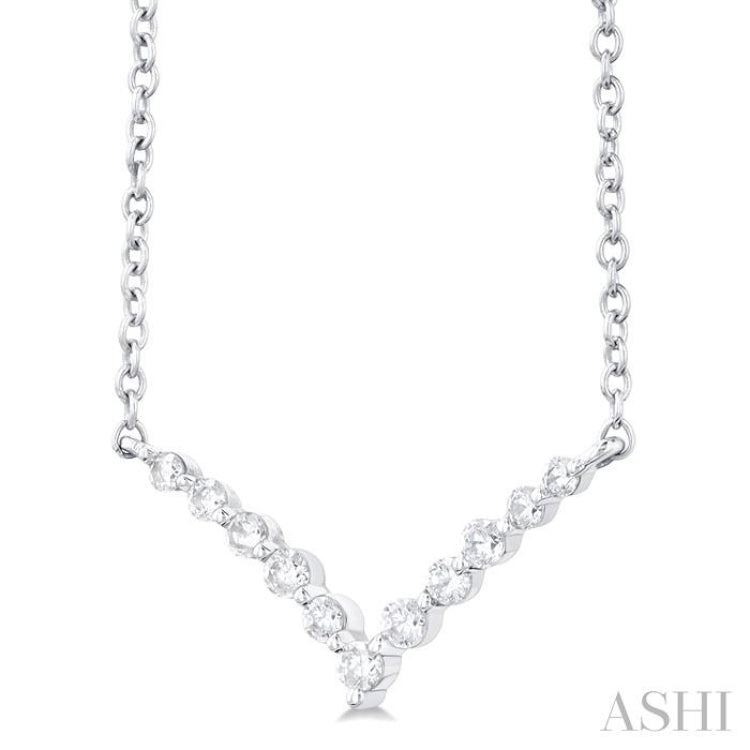 1/8 Ctw Chevron Round Cut Diamond Petite Necklace in 14K White Gold