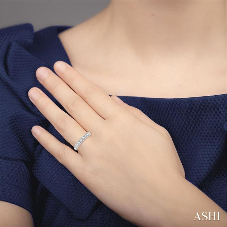 3/4 Ctw 11 Stone Round Cut Diamond Wedding Band in 14K White Gold