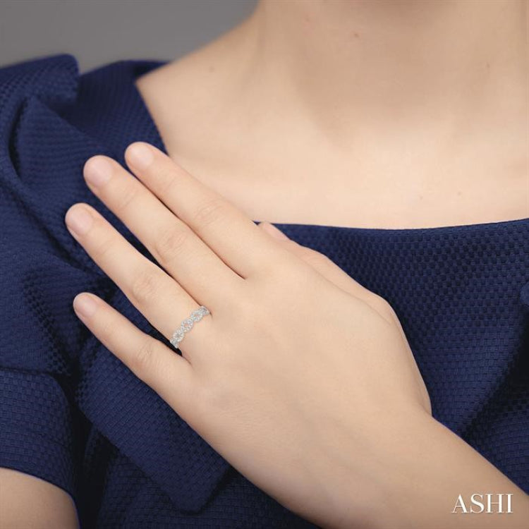 1/4 Ctw Box Chain Link Round Cut Diamond Ladies Band in 14K White Gold