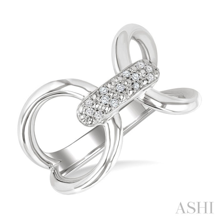 1/10 Ctw Accent Round Cut Diamond Bold Fashion Ring in Sterling Silver