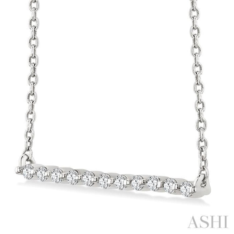 1/10 Ctw Petite Bar Round Cut Diamond Pendant With Chain in Sterling Silver