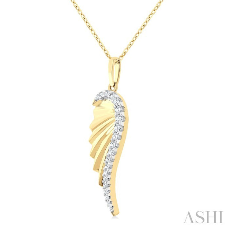 1/5 Ctw Fluted Texture Angel Wing Round Cut Diamond Pirouette Fashion Pendant With Chain in 14K Yellow Gold